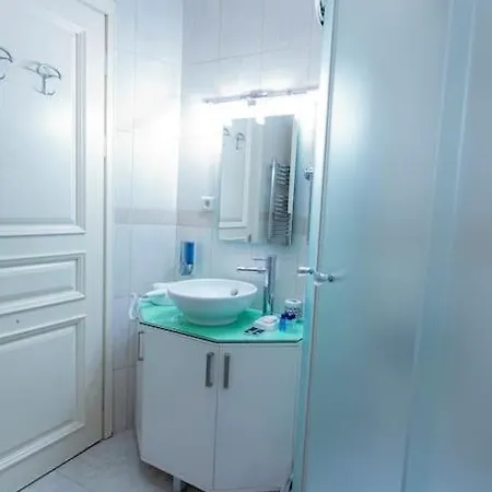 Bogazi'nda Tarihi Yali, Bebek Arnavutkoy *